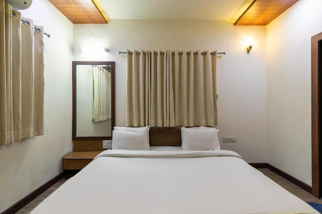 Capital O 47539Capital O Umbergaon Club Hotel Umargām Esterno foto