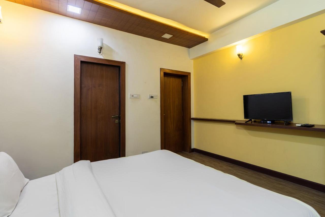 Capital O 47539Capital O Umbergaon Club Hotel Umargām Esterno foto