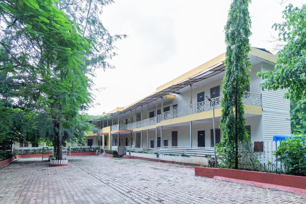 Capital O 47539Capital O Umbergaon Club Hotel Umargām Esterno foto
