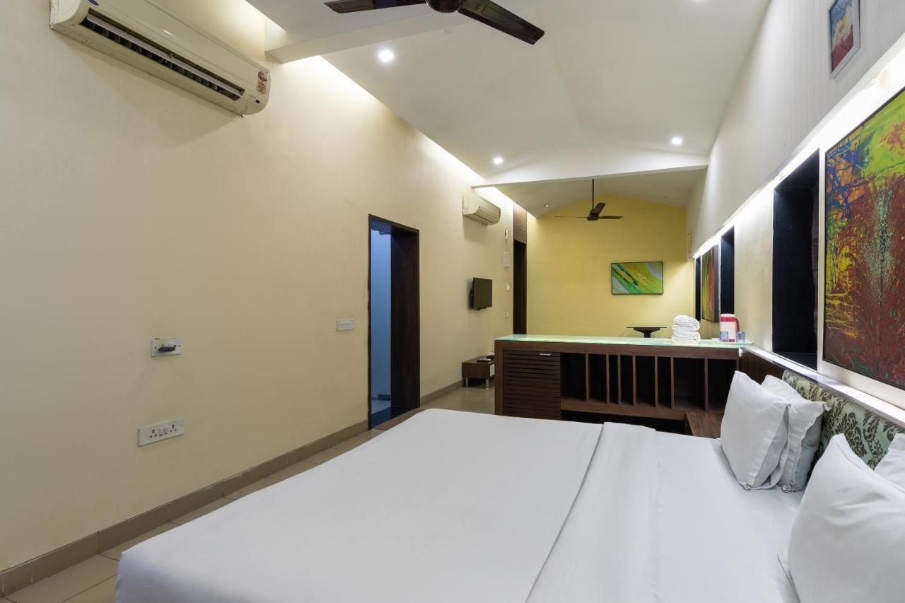 Capital O 47539Capital O Umbergaon Club Hotel Umargām Esterno foto