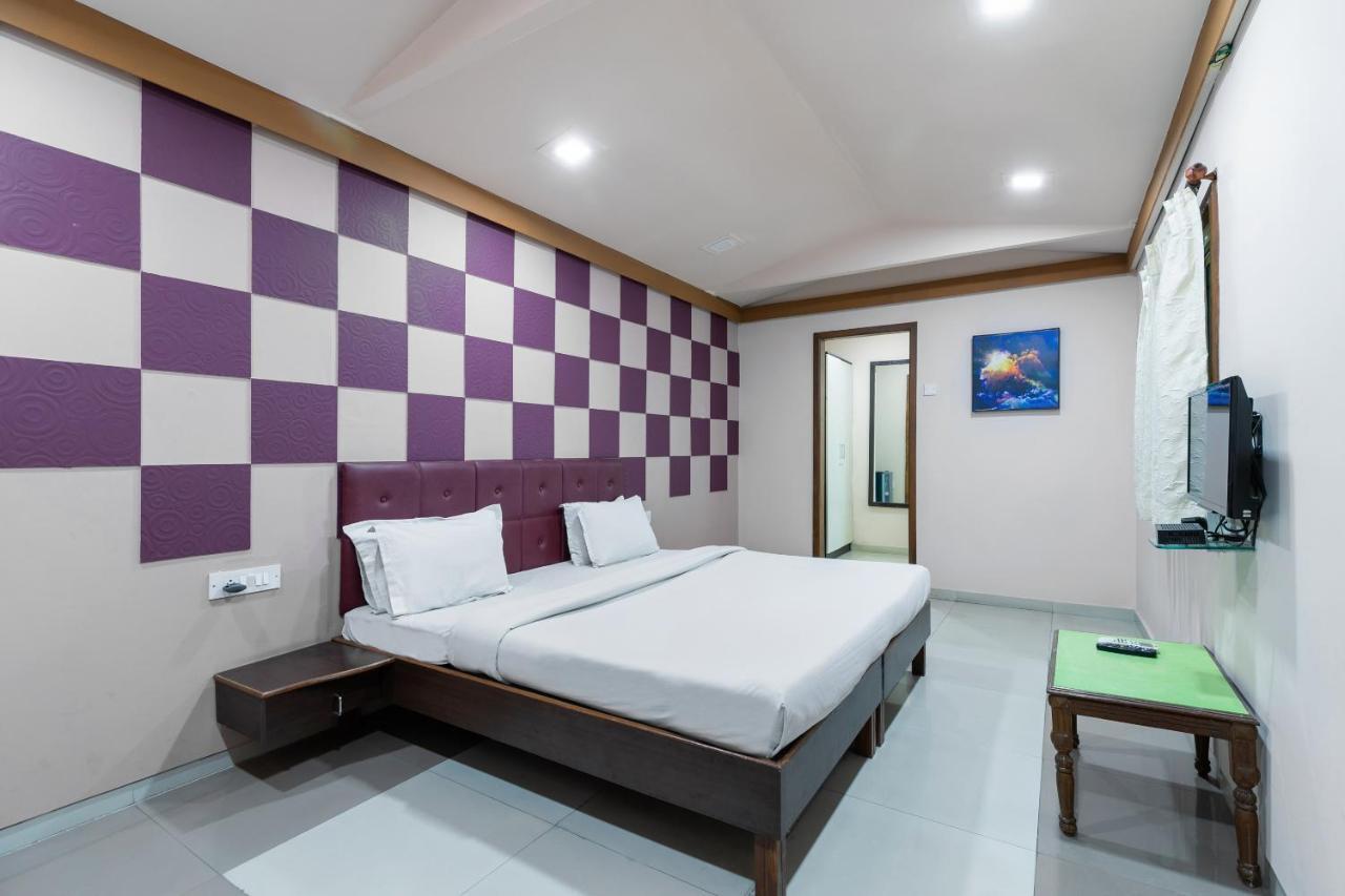 Capital O 47539Capital O Umbergaon Club Hotel Umargām Esterno foto