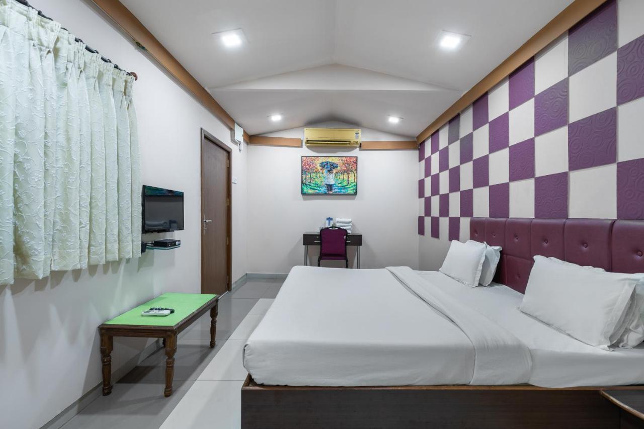 Capital O 47539Capital O Umbergaon Club Hotel Umargām Esterno foto