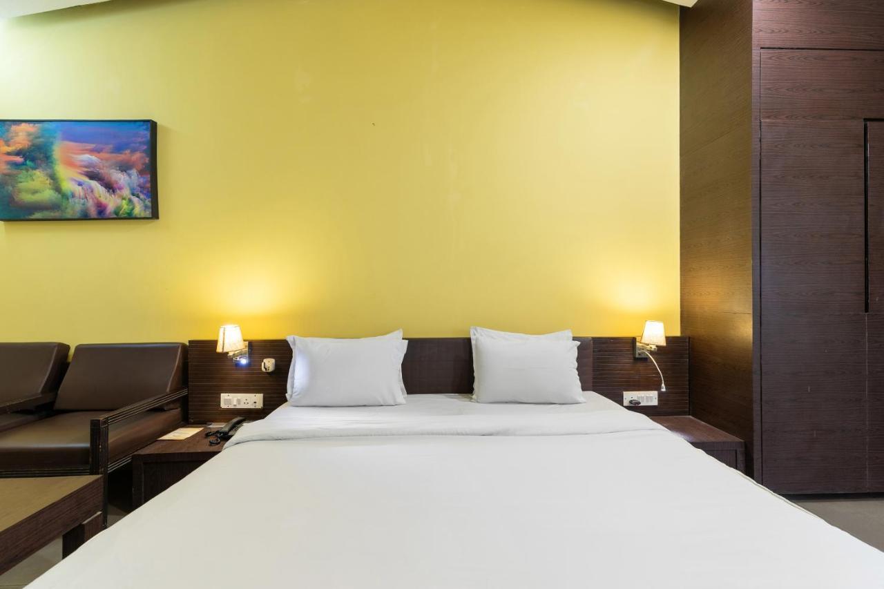 Capital O 47539Capital O Umbergaon Club Hotel Umargām Esterno foto