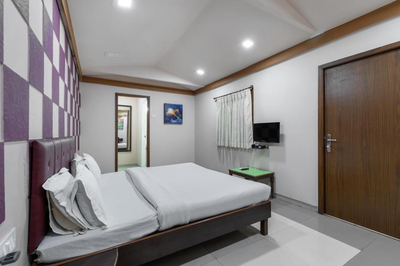 Capital O 47539Capital O Umbergaon Club Hotel Umargām Esterno foto