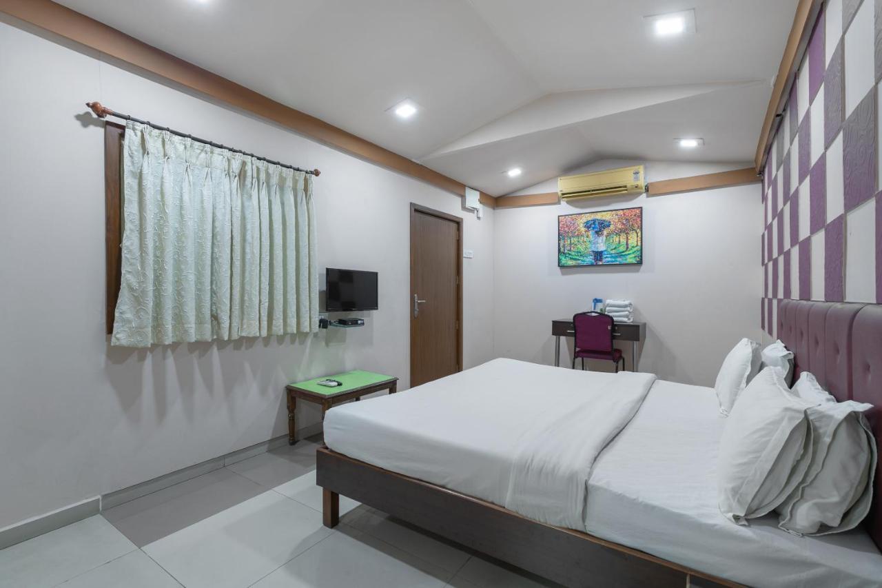 Capital O 47539Capital O Umbergaon Club Hotel Umargām Esterno foto